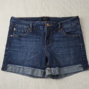 Celebrity Pink Blue Jean Shorts with Mid-Rise‎ Fit